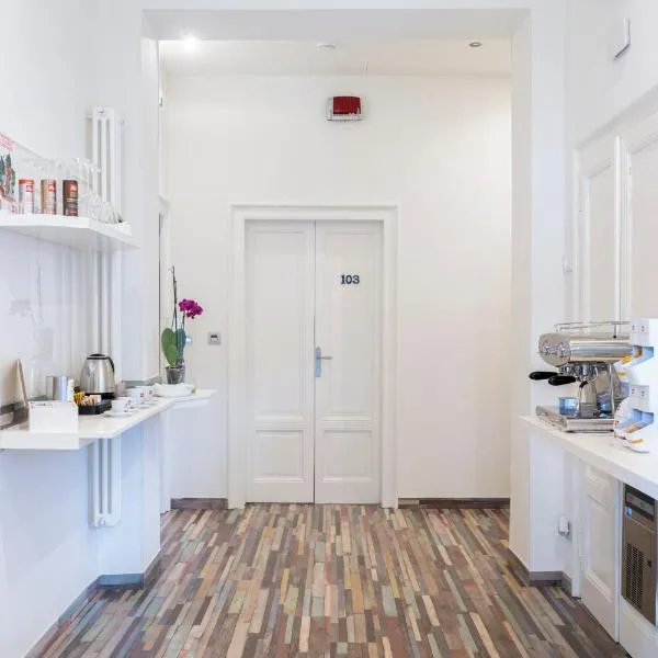 Varese Suites, ξενοδοχείο στο Βαρέζε