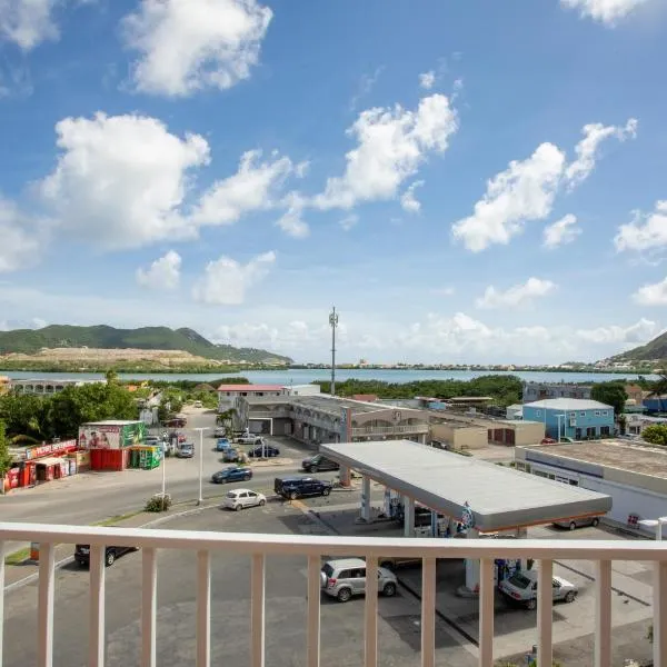 July, Hotel in Lower Princeʼs Quarter