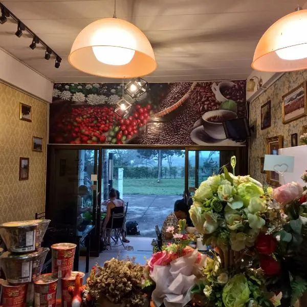 Amaretto Hostel, hotel in Suratthani