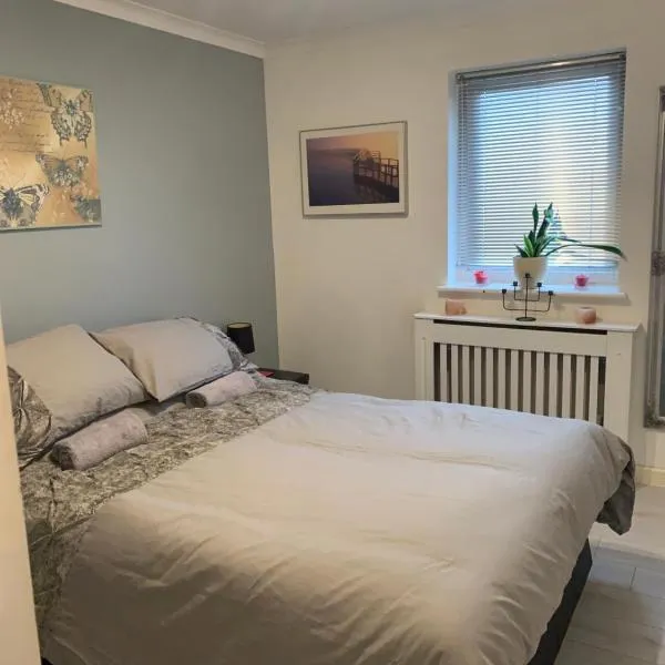 Modern 2 bed apartment, ξενοδοχείο σε Wallasey
