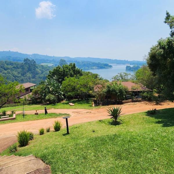 Da Gama Lake Cottages - Coral Tree and Cormorant Cottages