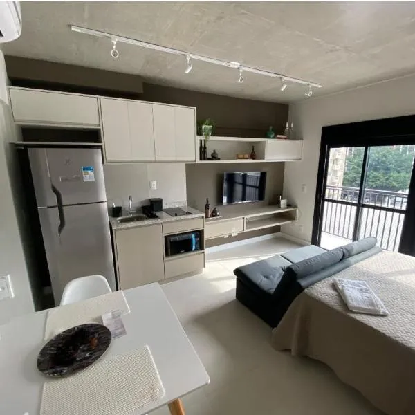 67 New studio in great location! Fast WI-FI, balcony、サンパウロのホテル