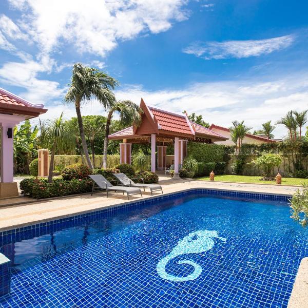 Beautiful 5BR Villa Felicity, Pool & Garden, near Naiharn