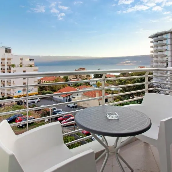 Dfm Happy Days D - Funchal, hotel in Funchal