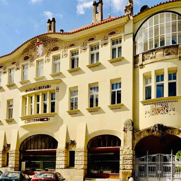 Hotel Okresní Dům, hotel a Hradec Králové