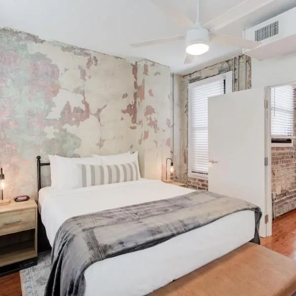 Historic Details Modern Updates in Prime Location, hotel in Memphis
