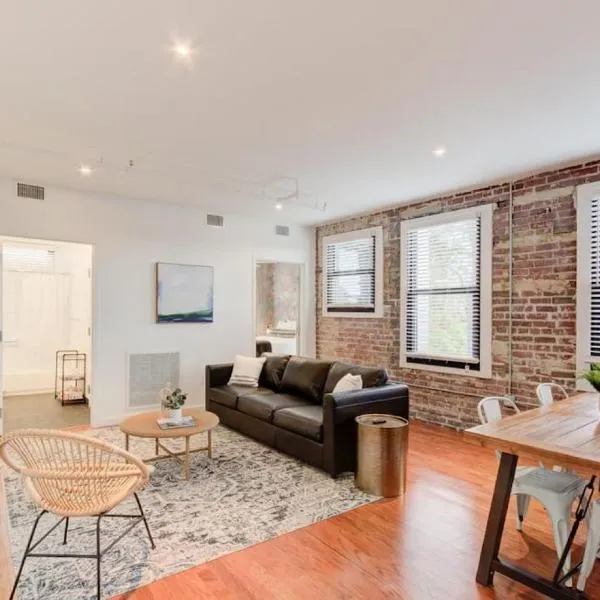 Modern in Historic Shell in the Heart of Downtown!, hotel in Memphis