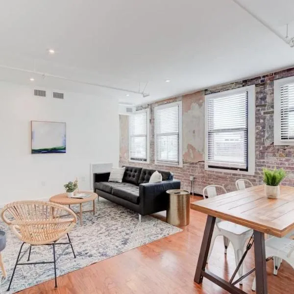 Downtown Loft Style Unit with ALL Modern Amenities, hotel in Memphis