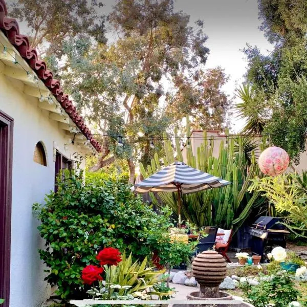 Romantic cottage with amazing garden, hotel in Glendale