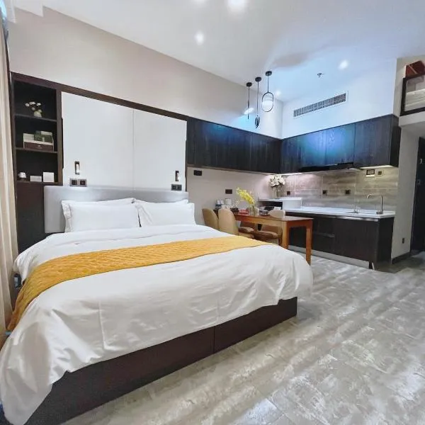 Shining Star Hot Spring Hotel, hotel in Kunming