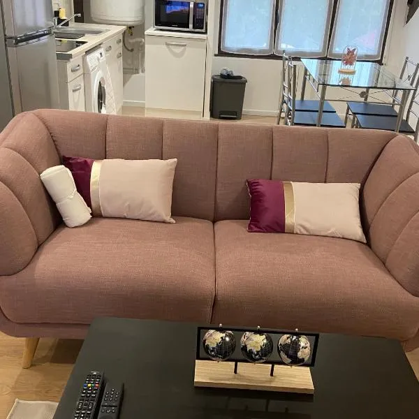 Le Bassam, proche aéroport, hotel v destinaci Tillé