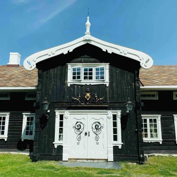 Traditional timber farm with Sauna & Wi-Fi, hotel a Baukål