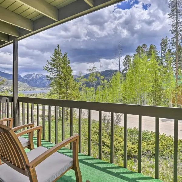Grand Lake Condo w/ Mountain Views: Walk to Lake!, hotel v mestu Grand Lake