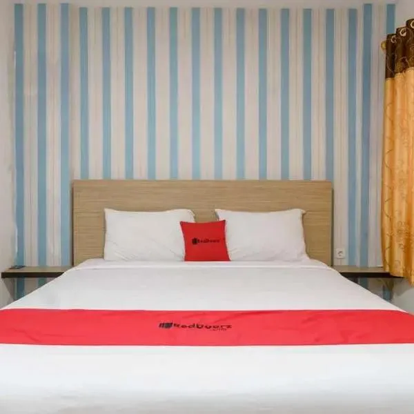 RedDoorz Plus @ Cemara Asri Medan, hotel en Pulauberayan Dadap