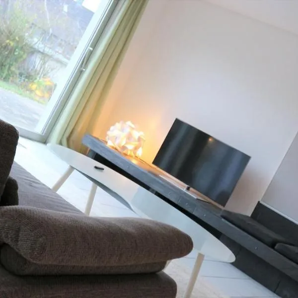 LIVING .... Bungalow mit großem Garten ., Hotel in Halver