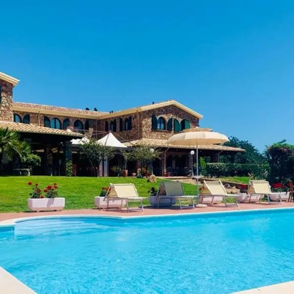 Hotel Janas, מלון בטרטניה
