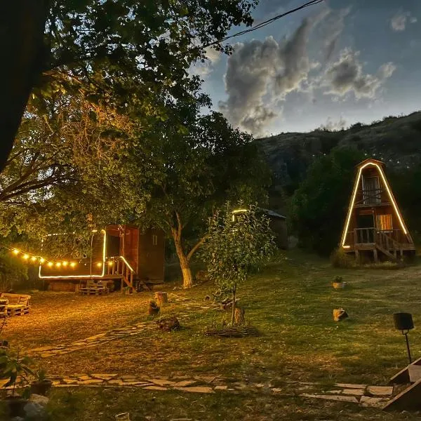 Teo's Cottages, hôtel à Dedoplis Tskaro