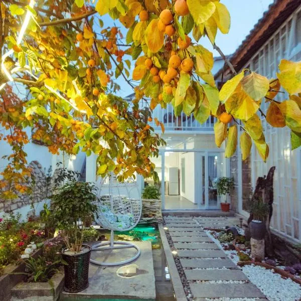 Honglin Houseg虹林的小院 防疫整栋 古城里温馨私家小院 享受大理慢时光 树下喝茶聊天 烧烤娱乐自助厨房 休闲好去处, hôtel à Dali