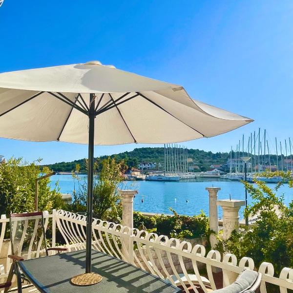 Seafront apartment with amazing view