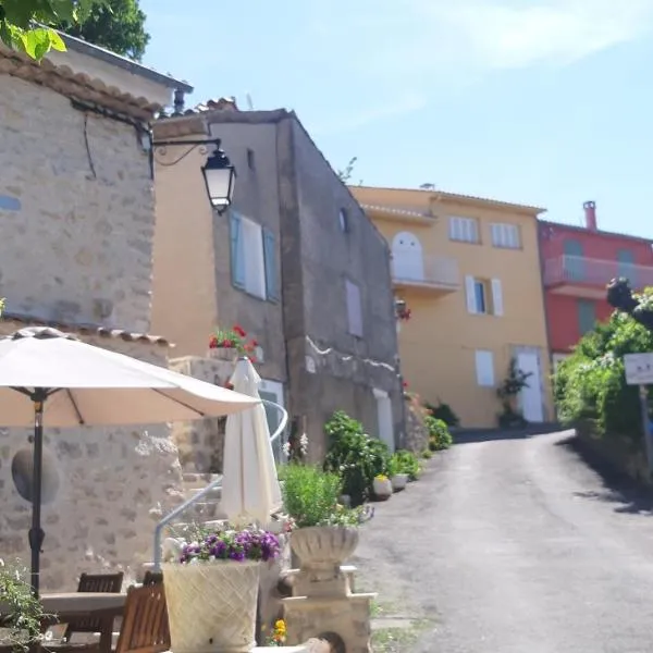 Studio tout confort dans maison de caractère, hotel a La Bastide