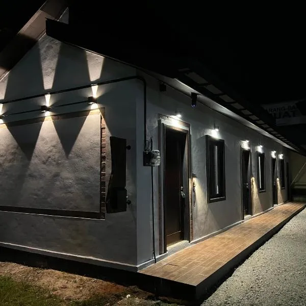 ZUSCH STUDIO, hotel di Pantai Cenang