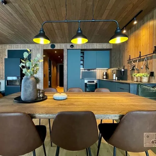 New ski in-out apartment with sauna in Hafjell, hotel di Øyer