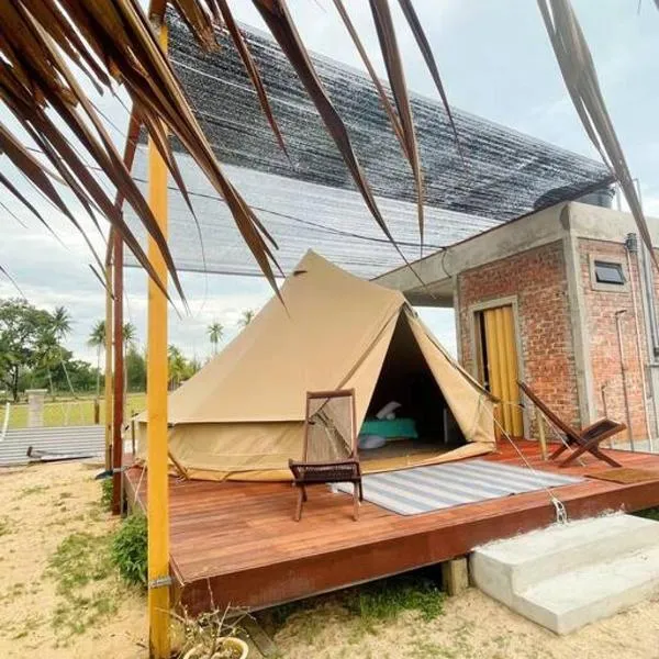 Rembulan Escape Bell Tent 1, hotel in Kampung Penarik