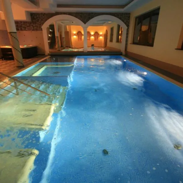 Dwór Ostoia, hotel a Rymanów