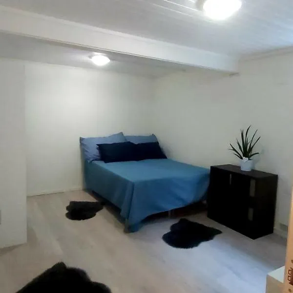 Aurora rooms in shared apartment nr1 We are doing privet northen light trip, reindeer trip and sommaroy Fjord trip, ξενοδοχείο στο Τρόμσο
