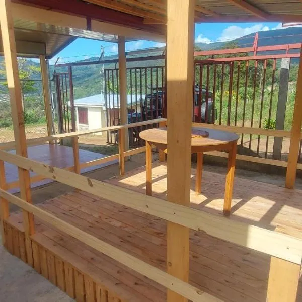 Casa con vista a valle de Dota y zona cafetalera, hôtel à Santa María