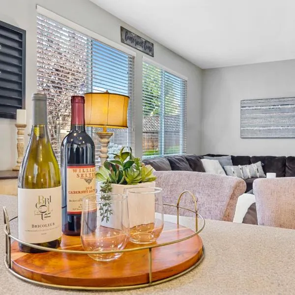 Brand New Listing – Windsor “Winetopia” Getaway, hotel en Windsor