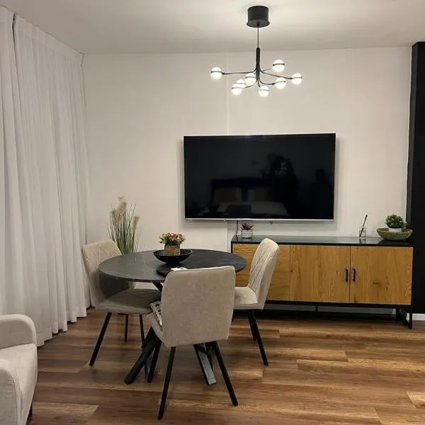 דירת בוטיק Dnine7, hotel em Haifa