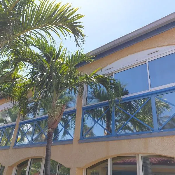 水族海滩酒店，位于拉萨尔勒班的酒店