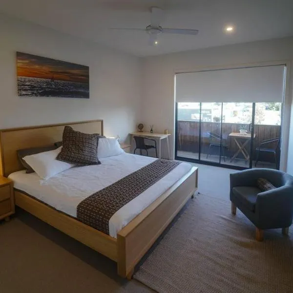 Modern air-conditioned 3-bedroom townhouse in centre of Cape Woolamai, hotel v destinaci Cape Woolamai