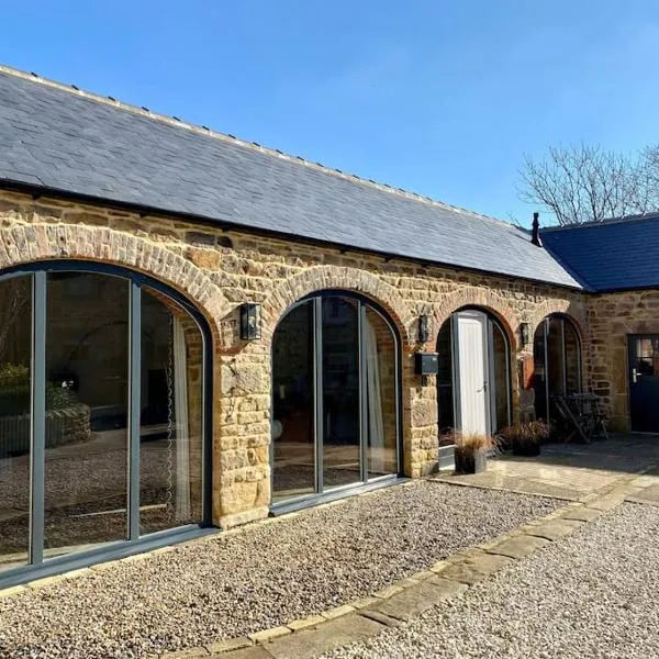 Contemporary Luxury Barn Conversion in County Durham, hotel in Durham