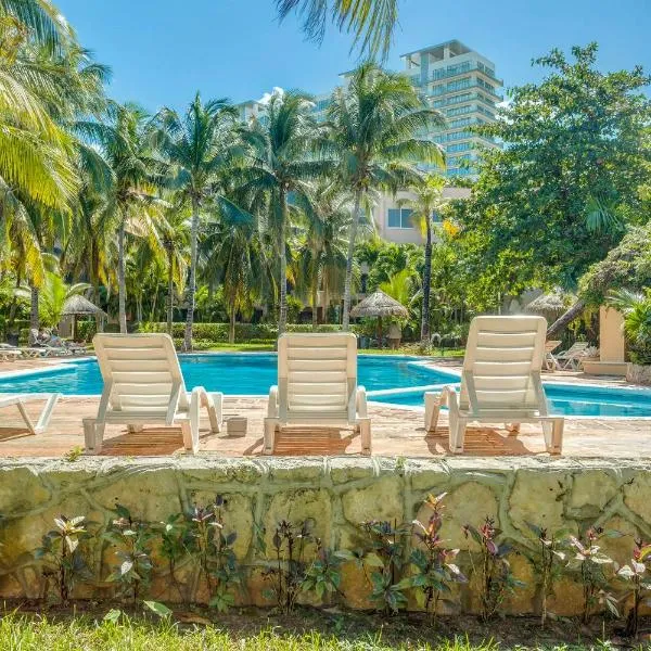 Deluxe Suites at Villas Tropical in Zona Hotelera, hotel in Cancún