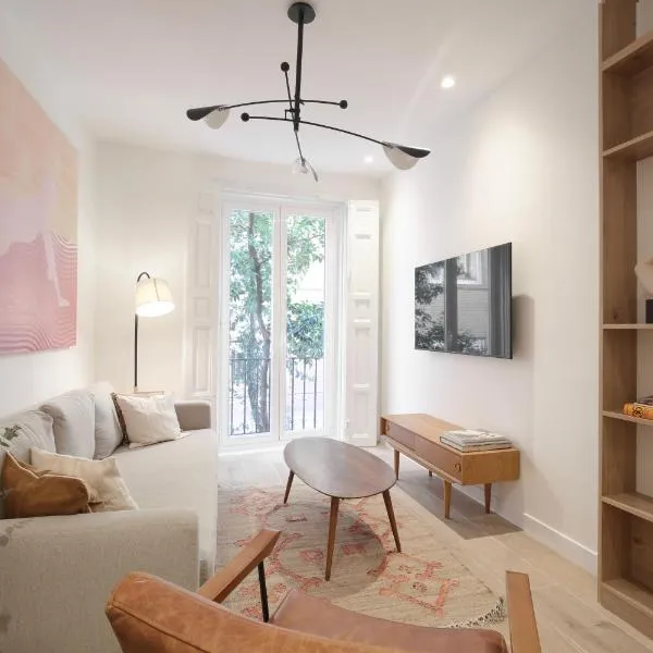 Luxury Flat next to Gran Via Madrid, hotel in Madrid