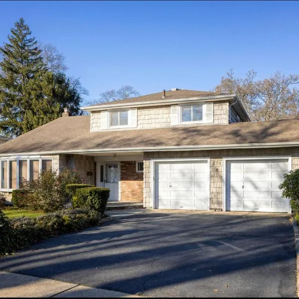 Cheerful Studio Getaway/Garden/By Lake State Park., hotel in West Hempstead