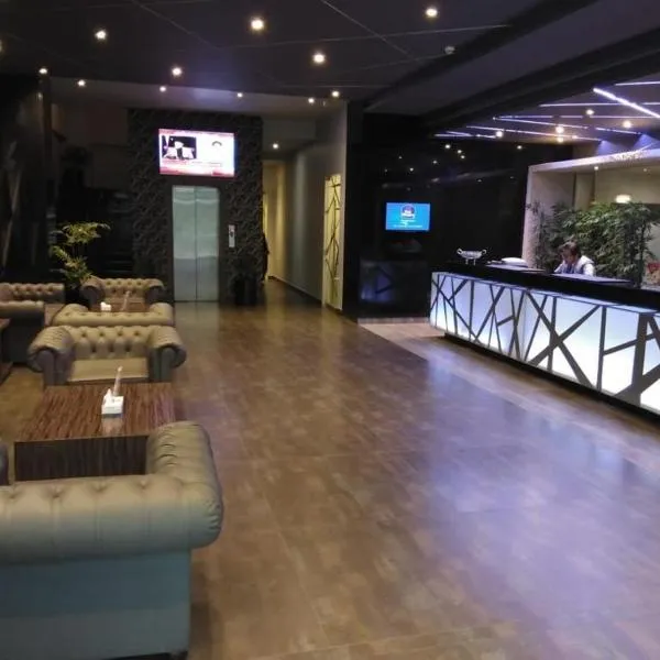 West Inn Hotel Faisalabad: Faysalabad şehrinde bir otel