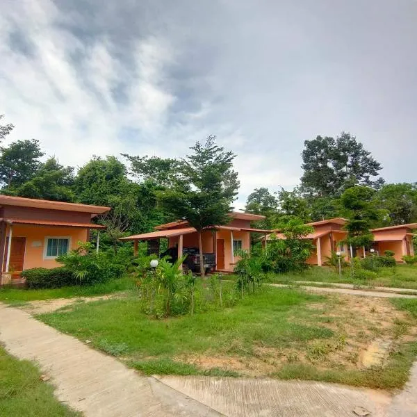 Tungngoen Resort, hotel v destinaci Ban Som Poi