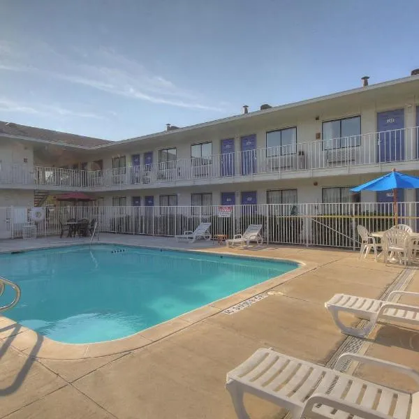 Motel 6 San Antonio, Tx Six Flags Fiesta TX - La Cantera Area, hotel in San Antonio