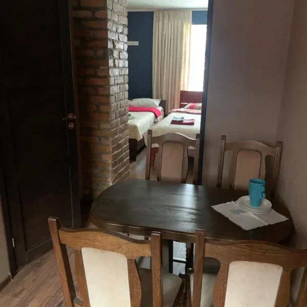 Delta 8 - two big beds, hotel Tartuban