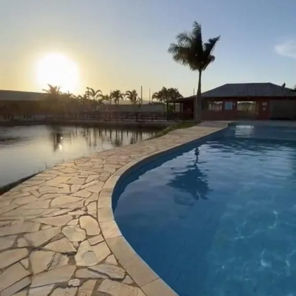 Casa Sonia&Rei em condo fechado, vista para o jardim、ブジオスのホテル