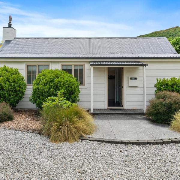 Gold Rush Cottage - Arrowtown Holiday Home