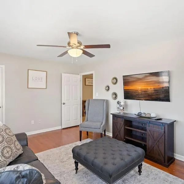 Cozy 3bedroom Bungalow In Davidson Sleeps 8, hotel v destinaci Davidson