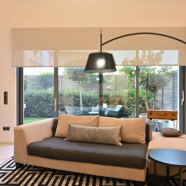 The Lop Athens Holidays Luxury Suites, hotel in Athens