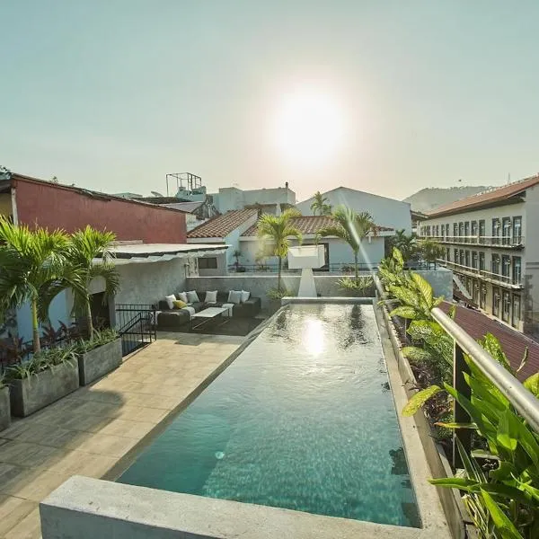 AmazINN Places Rooftop and Design Pool IV, hotel em Cidade do Panamá