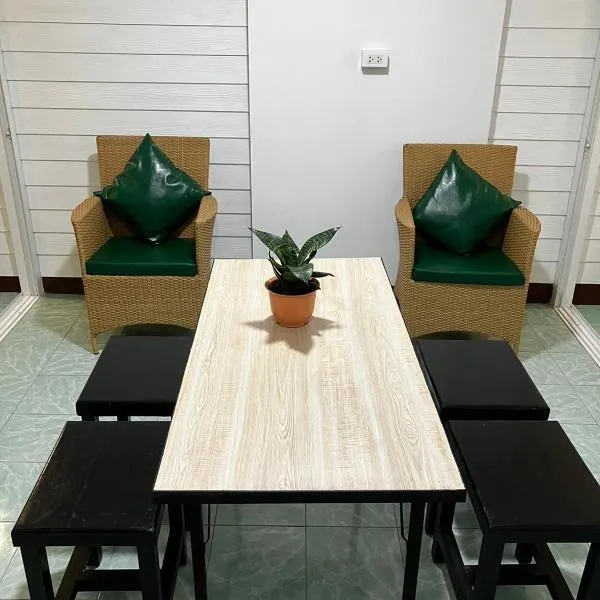 บ้านพักสำหรับ 8 ท่าน, hotel di Udon Thani