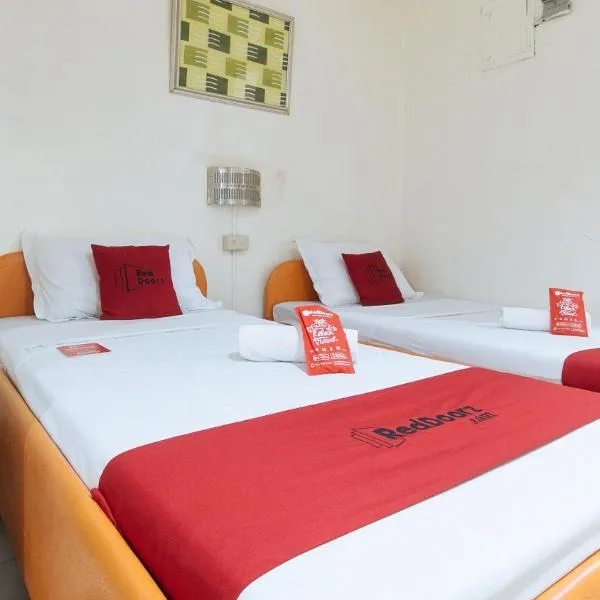 RedDoorz @ Golden Travellers Inn Antique, hotel em Hamtic