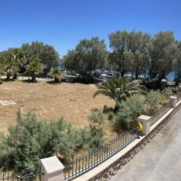 Beach apartment Edem first floor, hotel in Perivolos